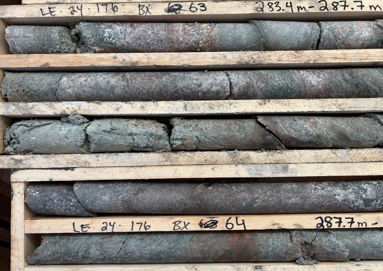 Chloritized basement gneisses 5 to 10 metres below the unconformity in Target Area D (LE24-176, 283.4-289.5m). The mineral spectroscopy classification is dominated by sudoite (chlorite) with lesser illite.